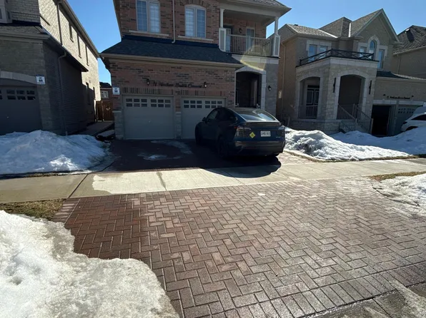 11 Northern Breeze Cres, Whitby, ON L1R 0P4