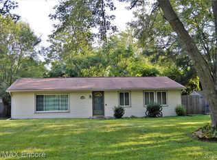 4091 Wenonah Ln, Waterford, MI 48328