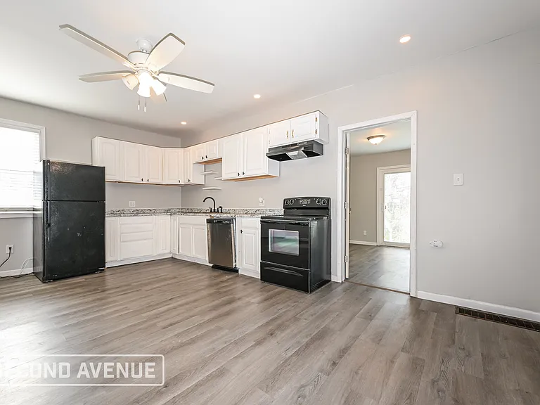 308 Lea St — Photo 9