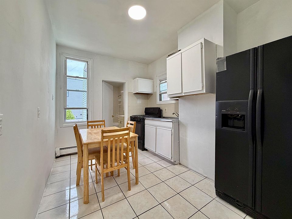 1st image of 94 Ferry St Floor 2
