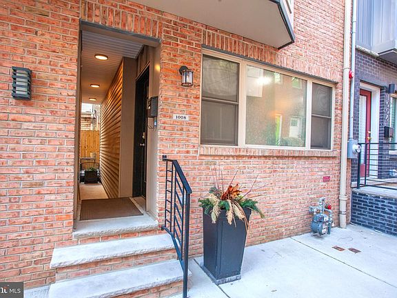 3rd image of 1008 S Fairhill St