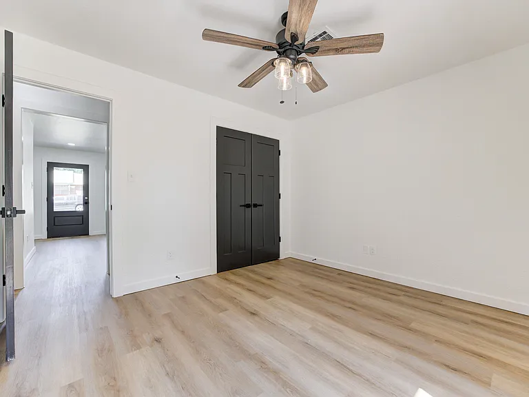 2212 Donna Dr — Photo 47