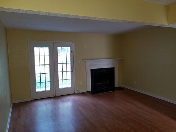 FAMILY LIVING ROOM