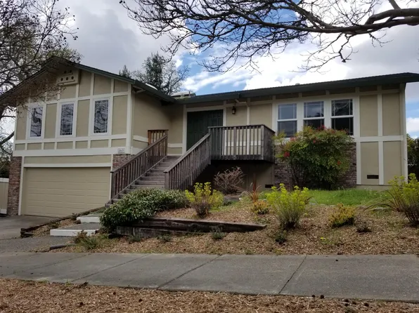 563 Rinaldo St, Santa Rosa, CA 95409