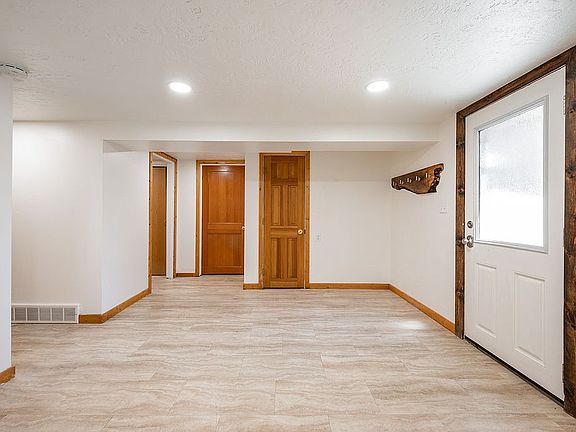 3rd image of 1004 E Welby Ave
