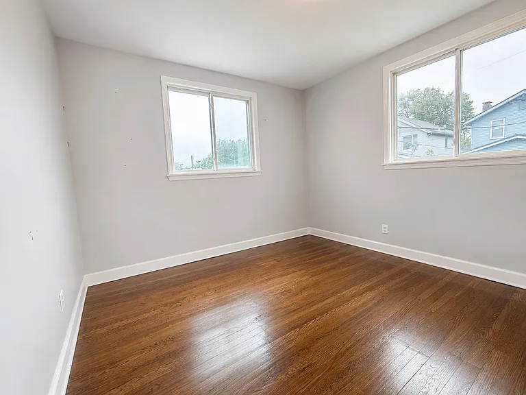 2926 Parkdale Ave #4 — Photo 2