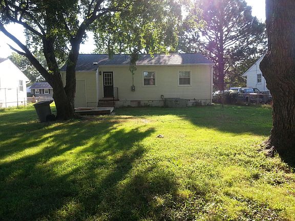 3rd image of 111 Aspenwood Dr