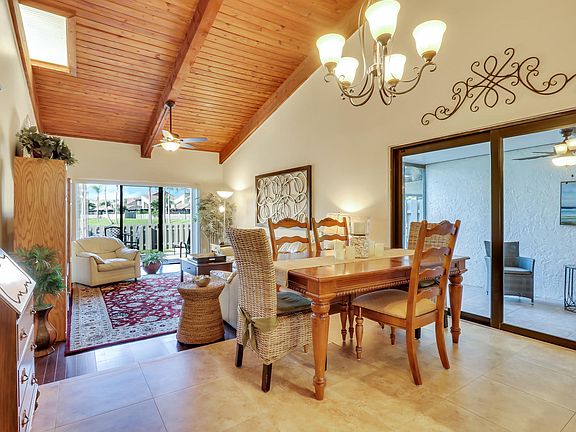 Home For Sale In Woodberry Lakes