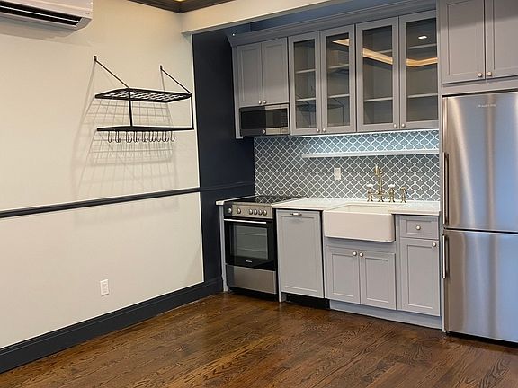 3rd image of 920 Pacific St #4M