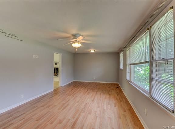 4th image of 401 Whispering Hills Dr