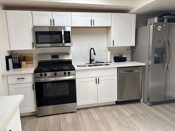 2nd image of 215 E Elm St