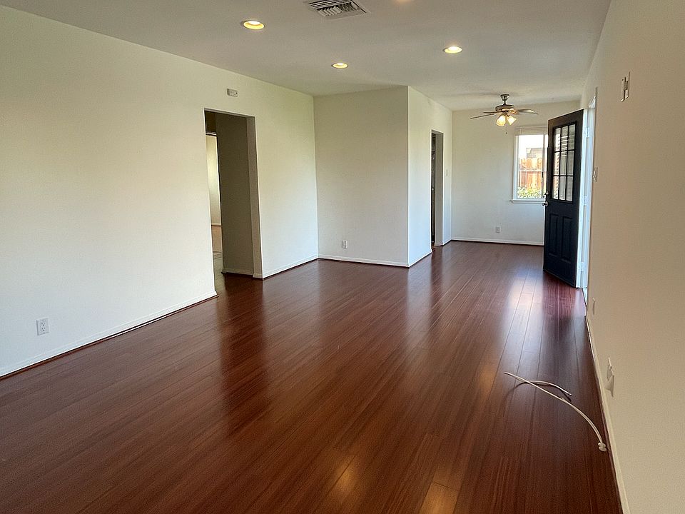 Living room to dining area