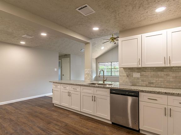 2nd image of 16613 Parkridge Ct