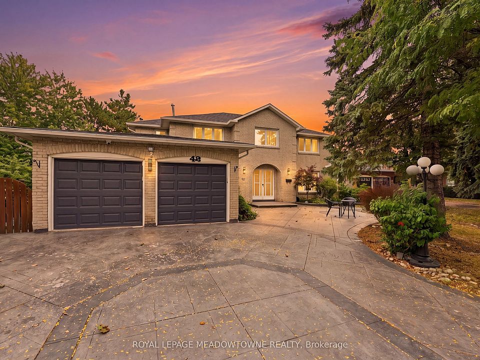 1st image of 42 Dawnridge Trl