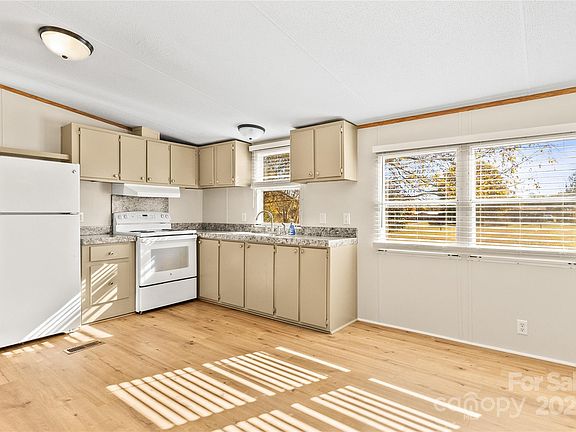 4th image of 203 Grassy Meadow Ln