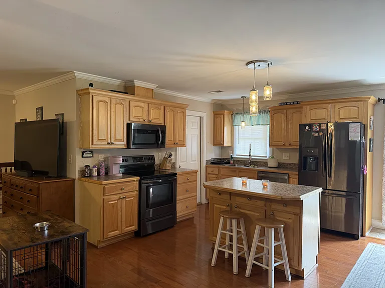 3710 Robinson St — Photo 9