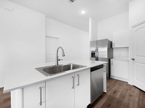 4th image of 127 Fairmeade Dr