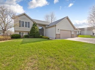 1255 Cottage Ln SE, Owatonna, MN 55060