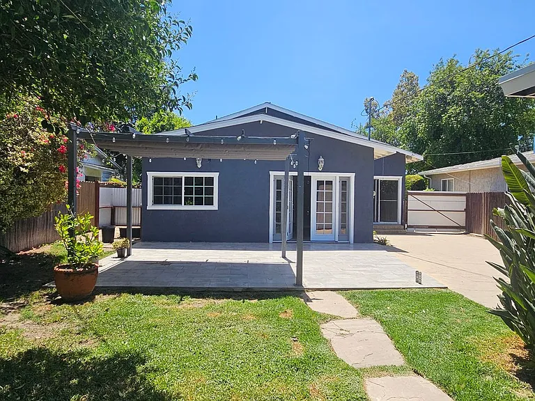 22509 Clarendon St — Photo 22