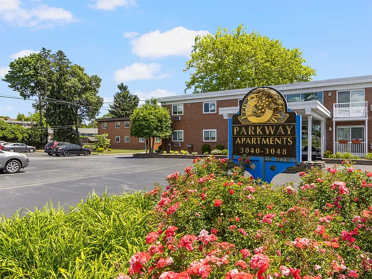 Parkway Cedarhurst Apartments — Photo 28