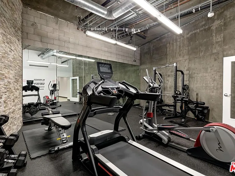 225 S Hamilton Dr #106 — Photo 34