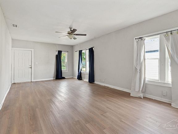 3rd image of 2209 Polk St