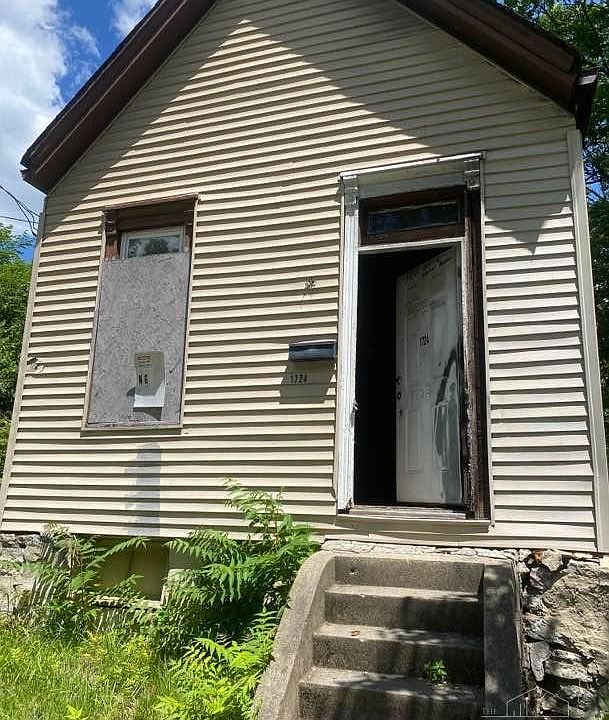 1st image of 1724 Esmonde St