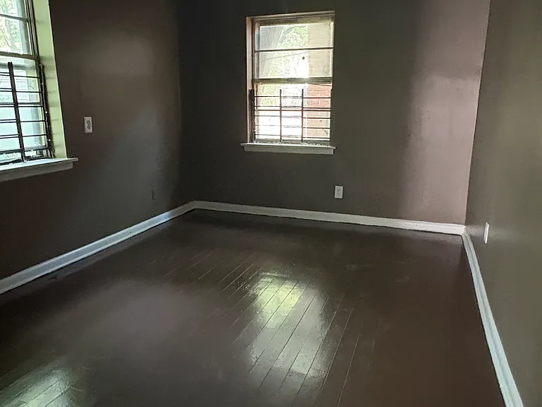261 E Trigg Ave — Photo 7