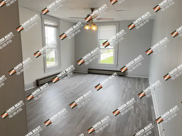 233 1/2 W Washington St, Winchester, IN 47394