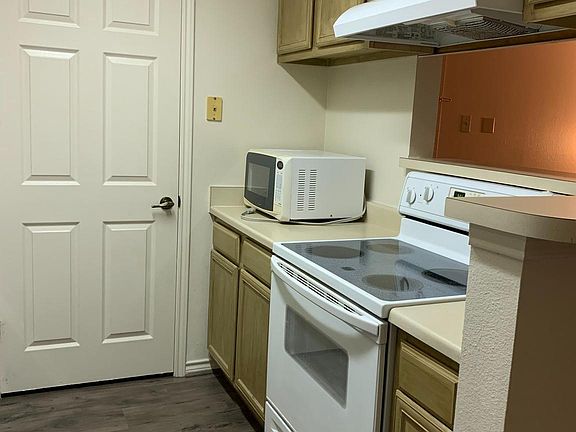 4th image of 1532 Lincoln Way APT 103
