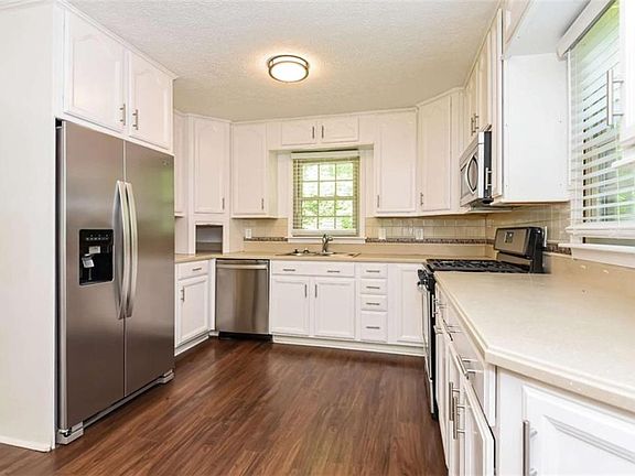 4th image of 6581 Windsor Dr