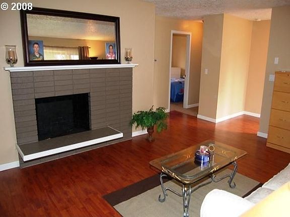 Living Room with Beautiful Cherry Laminate Floors