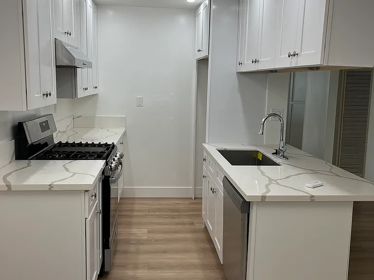 Villa Woods Apartments — Photo 35