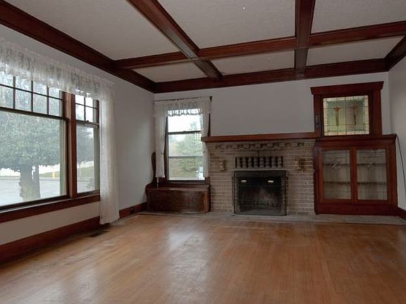 LR Windows + Window Seat