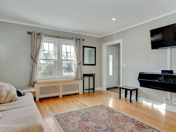 4th image of 960 Fenworth Blvd