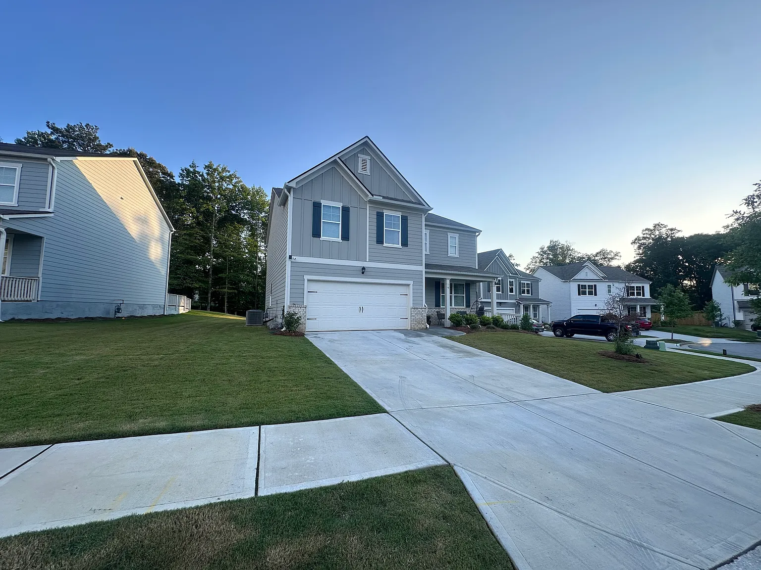 19 Manor Way — Photo 3