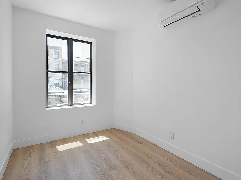 810 Grand St #2R — Photo 4