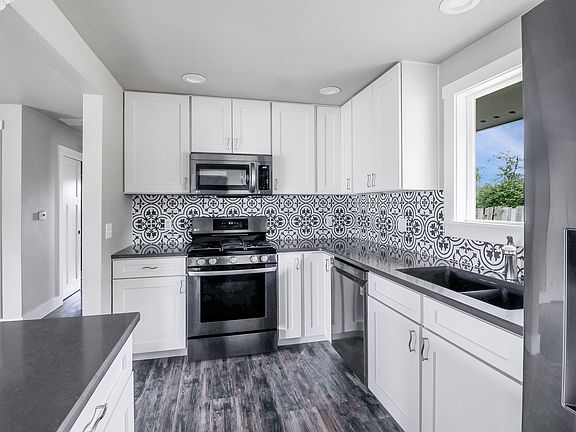 5th image of 1320 NE 8th Ave