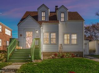 422 Elmhurst Ave, Valparaiso, IN 46385