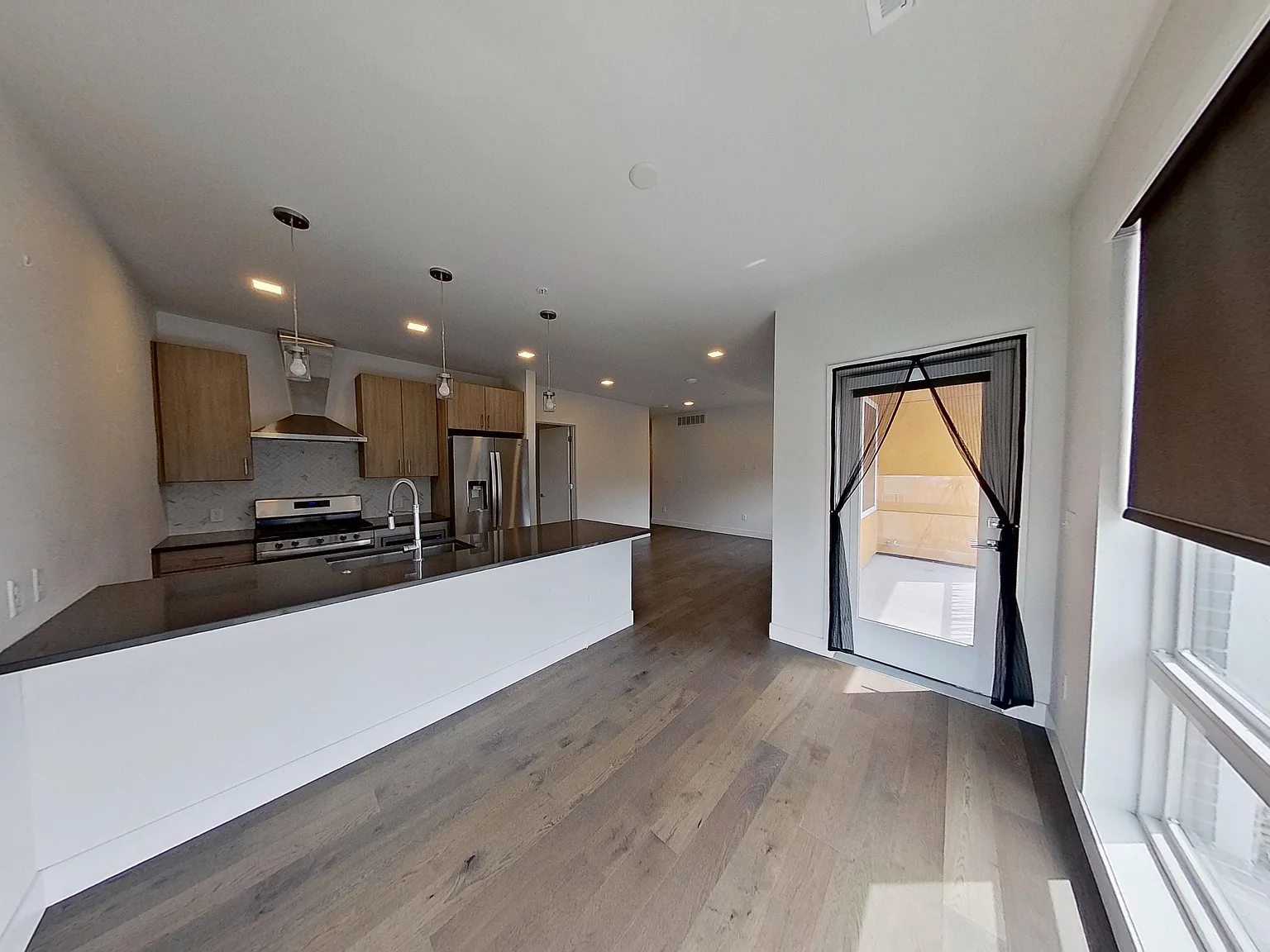2 bed, 1039 sqft, $2,500 — Photo 4