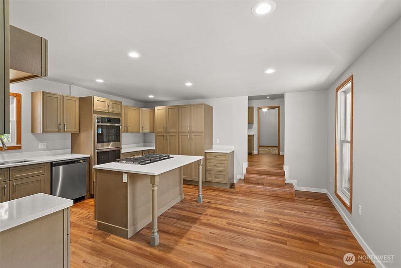 4th image of 259 10 Tooley Rd