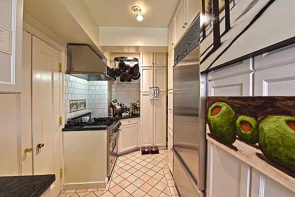 Sold by Prime Manhattan | media 30