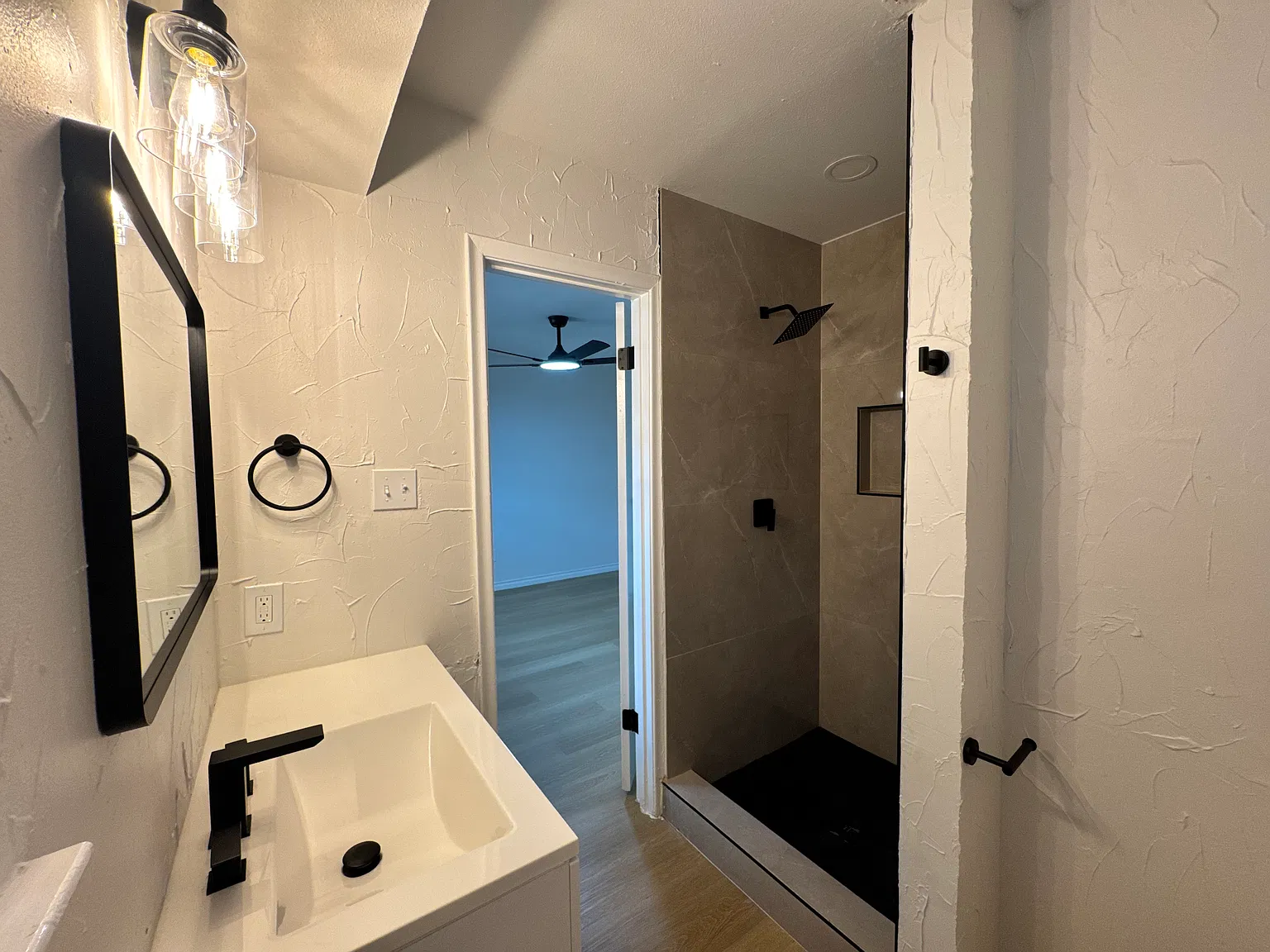 3 bed, 1900 sqft, $2,500 — Photo 2