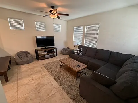 3 bed, 2.5 bath, 1741 sqft, $2,200 — Photo 4