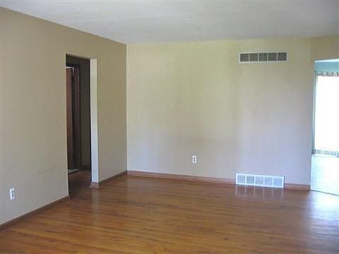 5th image of 27585 Bristol Dr