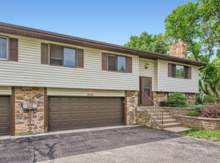 800 Martha Lake Ct, Shoreview, MN 55126