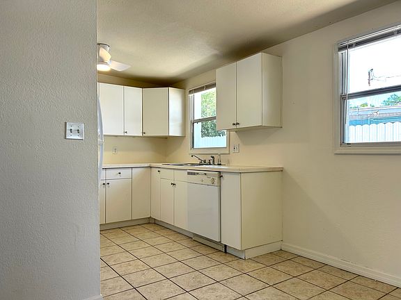 4th image of 4728 31st St N
