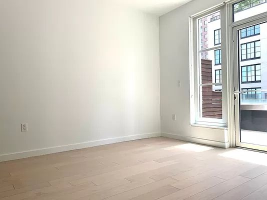 5th image of 535 W 43rd St APT N12c