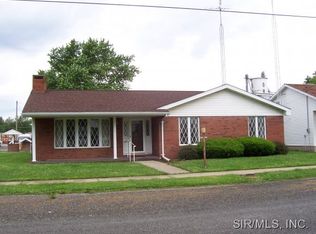 210 S McGown St, Raymond, IL 62560