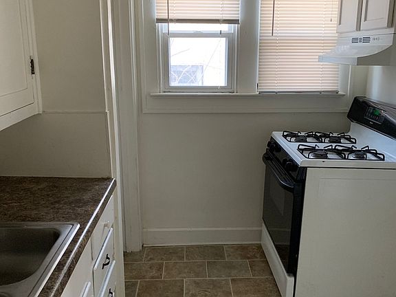 4th image of 928 N Kealing Ave